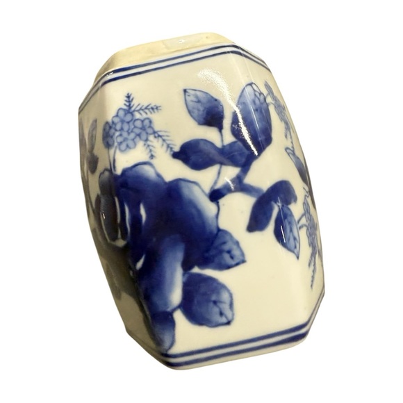 Vintage Chinese-style Blue and White Porcelain Tea Caddy or Storage Jar - Picture 6 of 7
